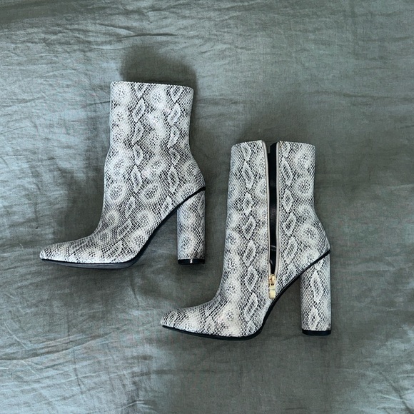 Snake print ankle boots - Picture 1 of 4
